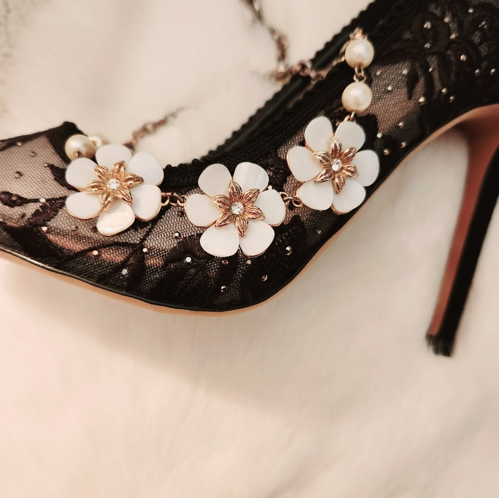 Banana Republic Floral Choker